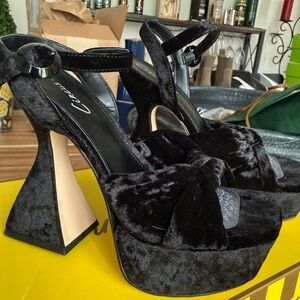 Circus by Sam Edelman Audrea black velvety shoe size 6M